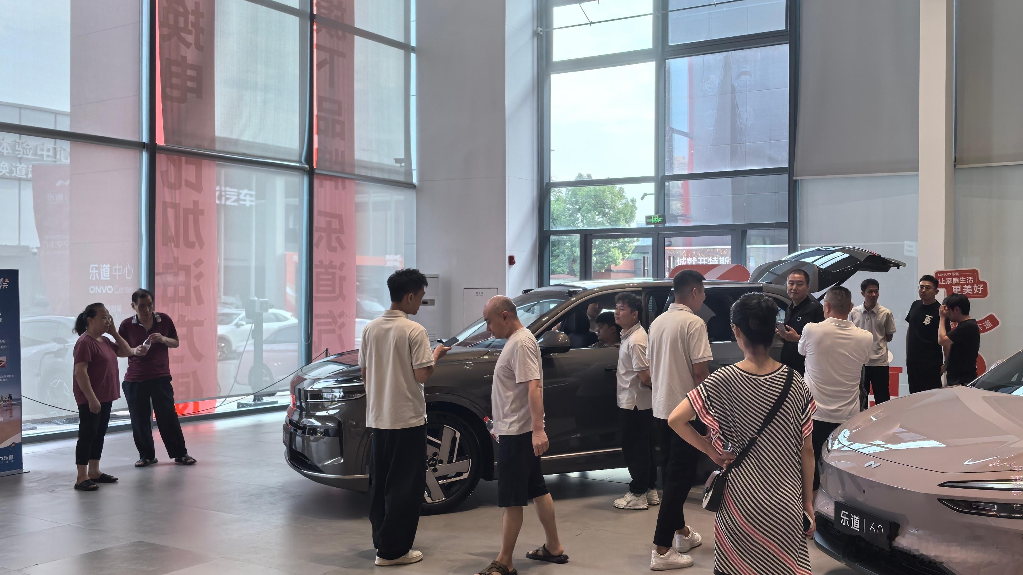 李斌在ES8预售发布会之后的媒体专访中透露，ES8的订单超过L90当时