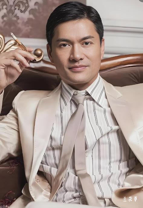 70岁，可谓是古稀老人。然而，在吕良伟的身上，这个概念却是神奇般地逆反了。他在