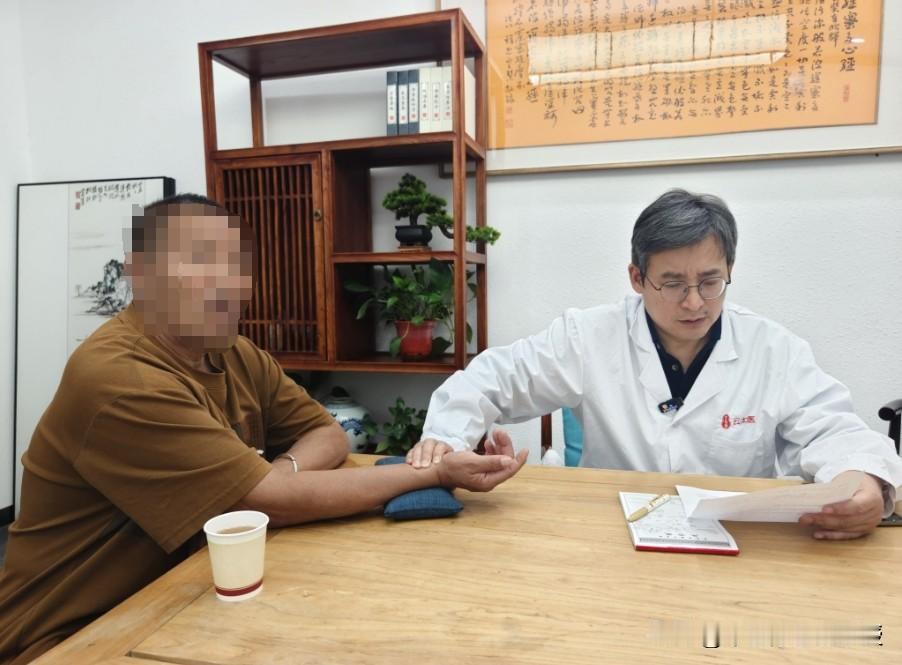 胆囊结石，1个溶石“王牌中成药”，是治疗胆囊结石的好药，能将胆胀胆痛、结石缠