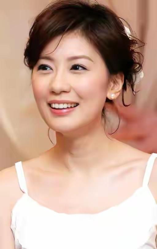 15年前，贾静雯为争女儿抚养权，不惜变卖房产、凑齐2600万，扛下全网质疑；15