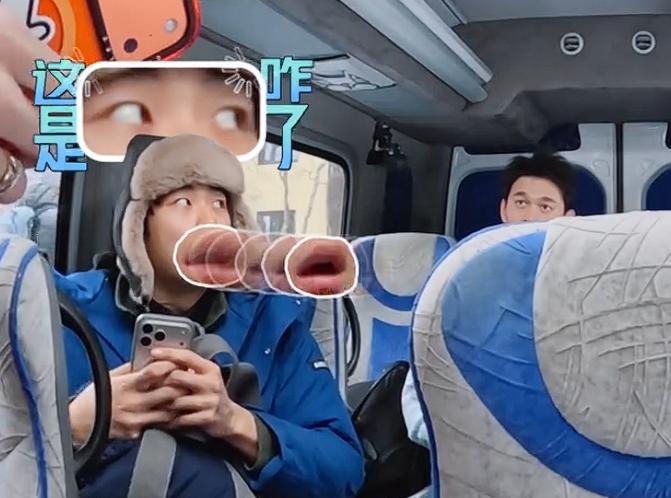 孙丞潇当时估计被吓坏了，和金莎在一起之后就没有经历过这种场景，他看到伊能静好像是