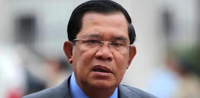 洪森想取代西哈莫尼当国王之心已久，只是害怕西哈莫尼国王和中国的友好关系，怕动西哈