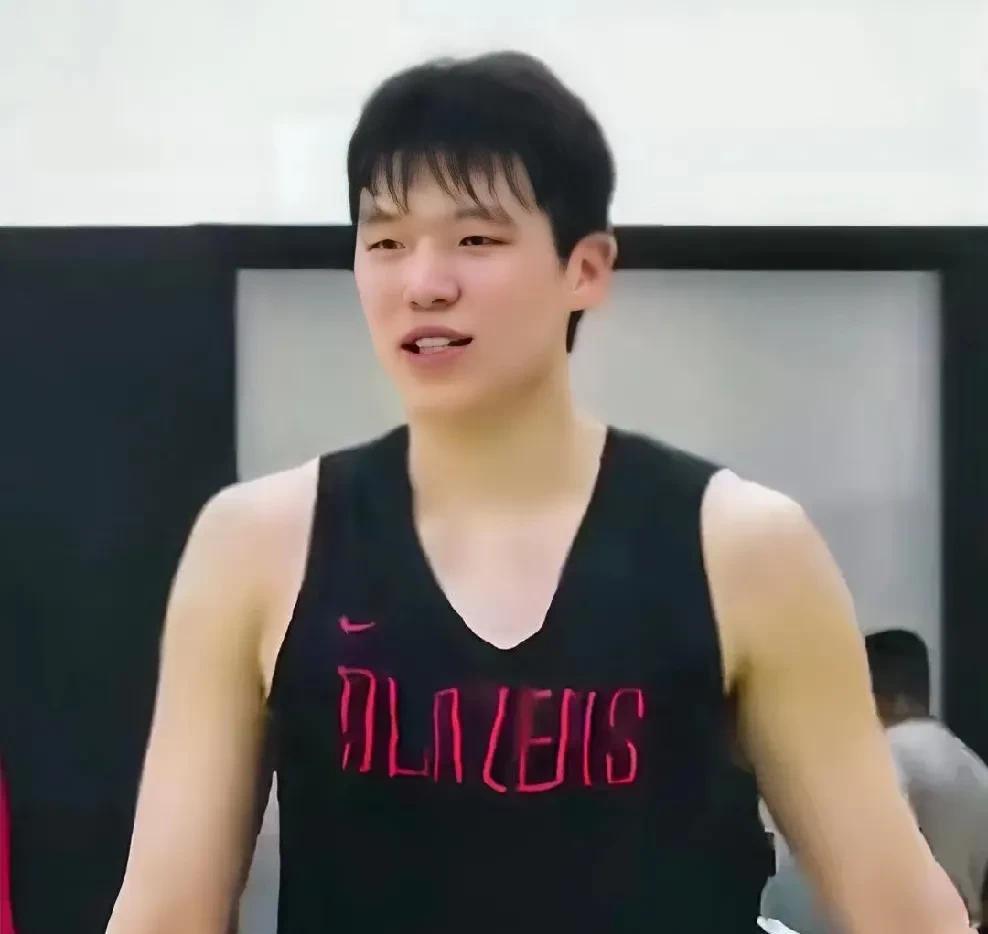 确认了，杨瀚森的第五站，试训争冠球队。[赞]此前两站的试训都没有公开，但到了第
