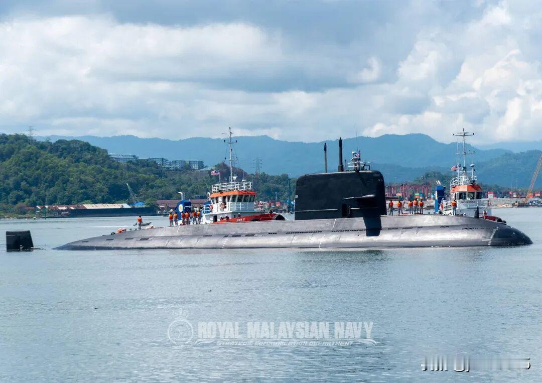 金牌销售出场：巴基斯坦新潜艇高调踏上归国路！5月8日，巴基斯坦海军“汉果”号常