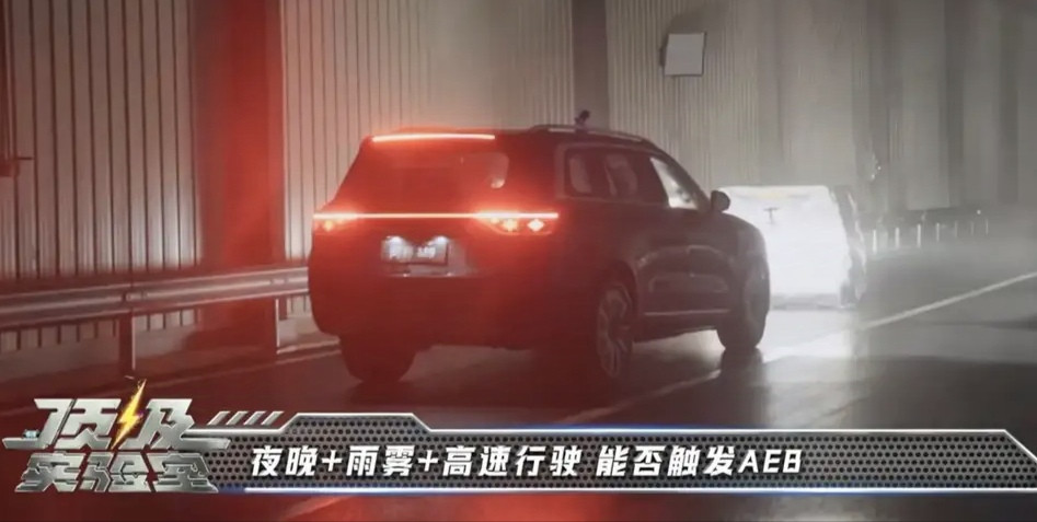 直播=证据！央视《顶级实验室》官方认证，问界M9电池包大火燃烧150秒，做到了不