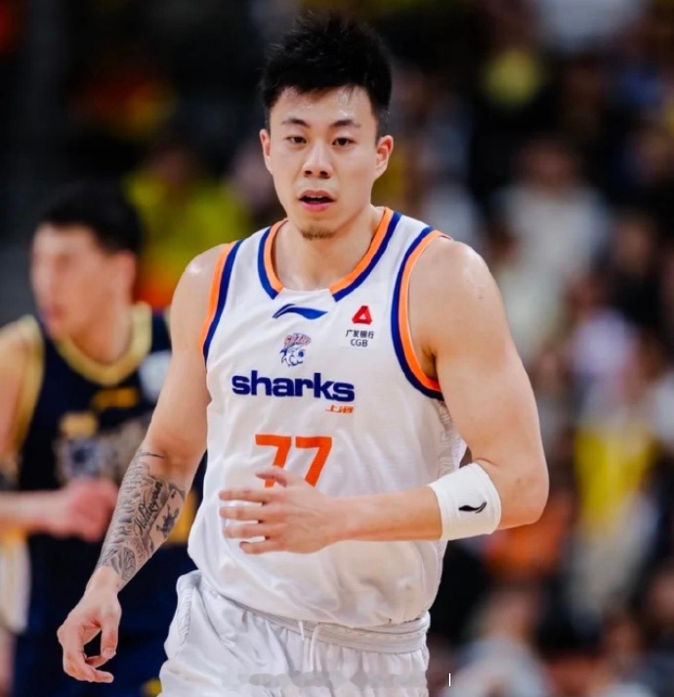 上海久事男篮将用为期4年的顶薪合同续约小前锋张镇麟，上赛季上海久事用现金交易来张