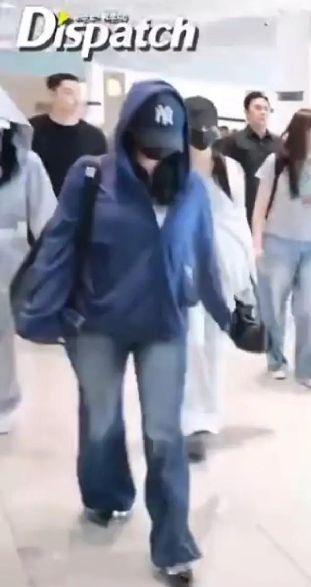 柳智敏又把阔腿裤穿成了紧身裤​​​