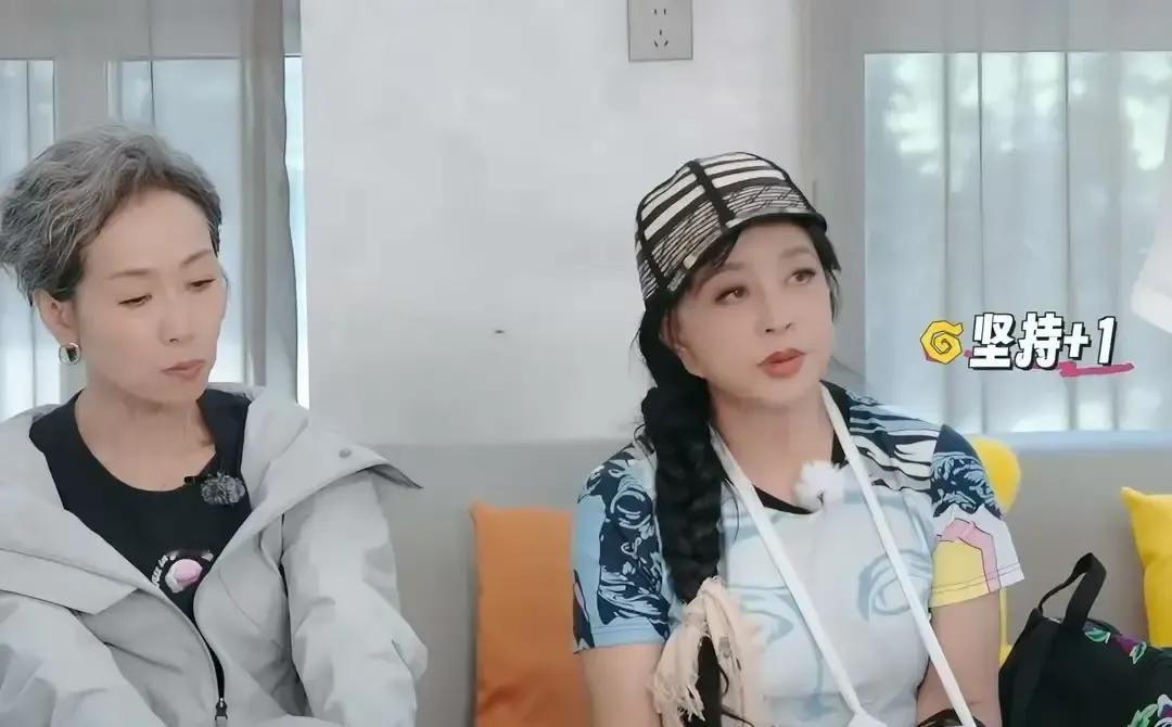 74岁刘晓庆在节目里一句“重来也不生”把我直接看愣。她年轻时为拍戏拿掉孩子，后