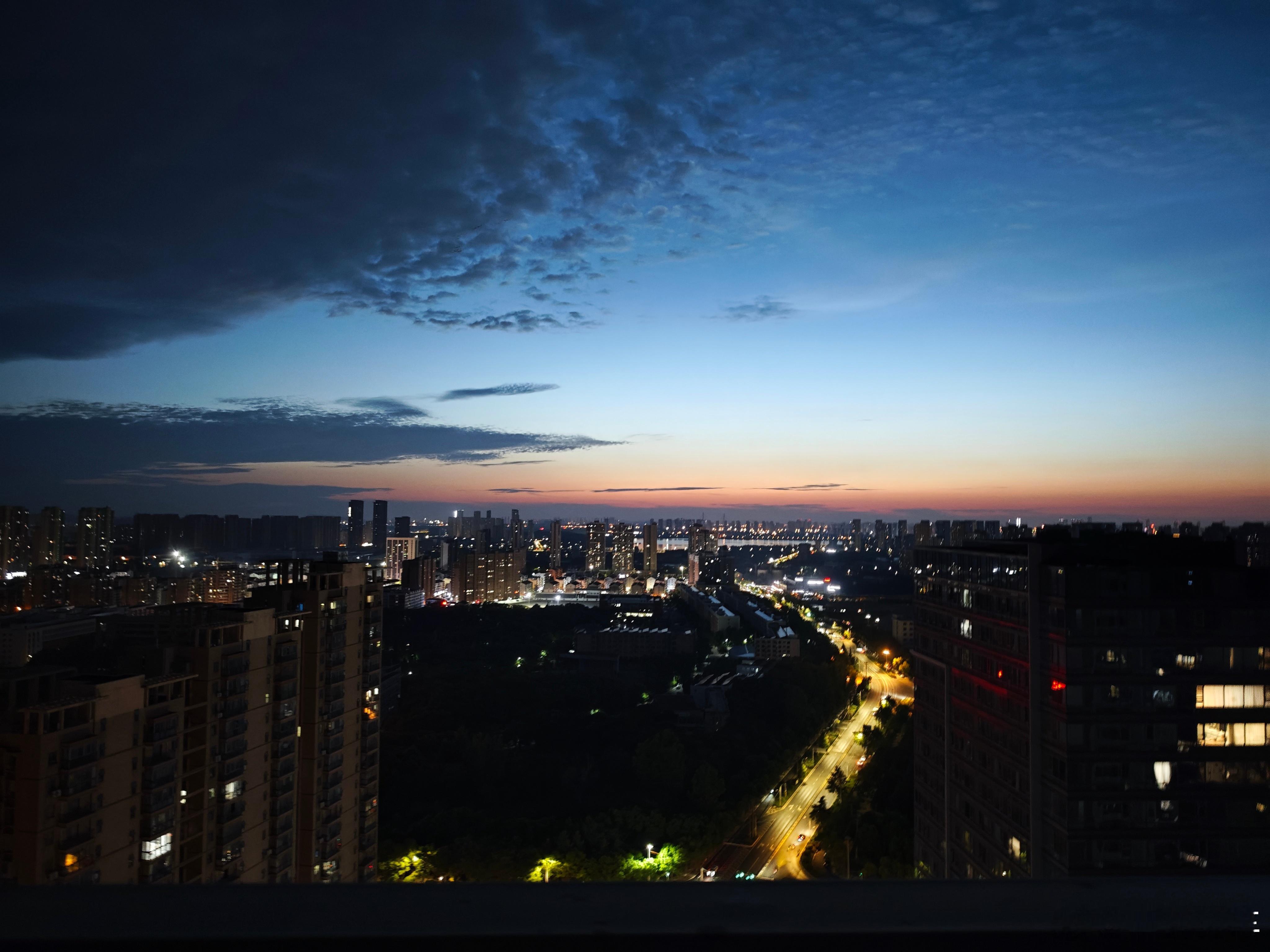 再过两个月就看不到这种夕阳了终于快熬过最热的天气了​​​