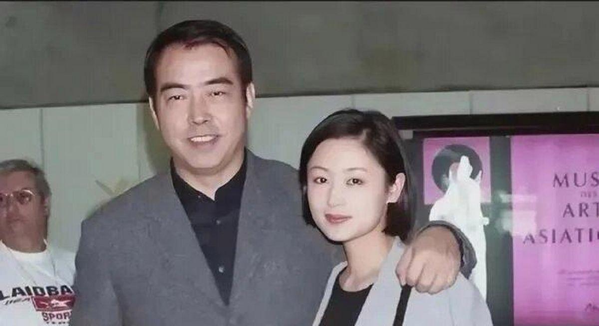 当年，陈凯歌带陈红去澳大利亚玩，在逛奢侈品店时，店员十分惊讶地对陈凯歌说：“先生