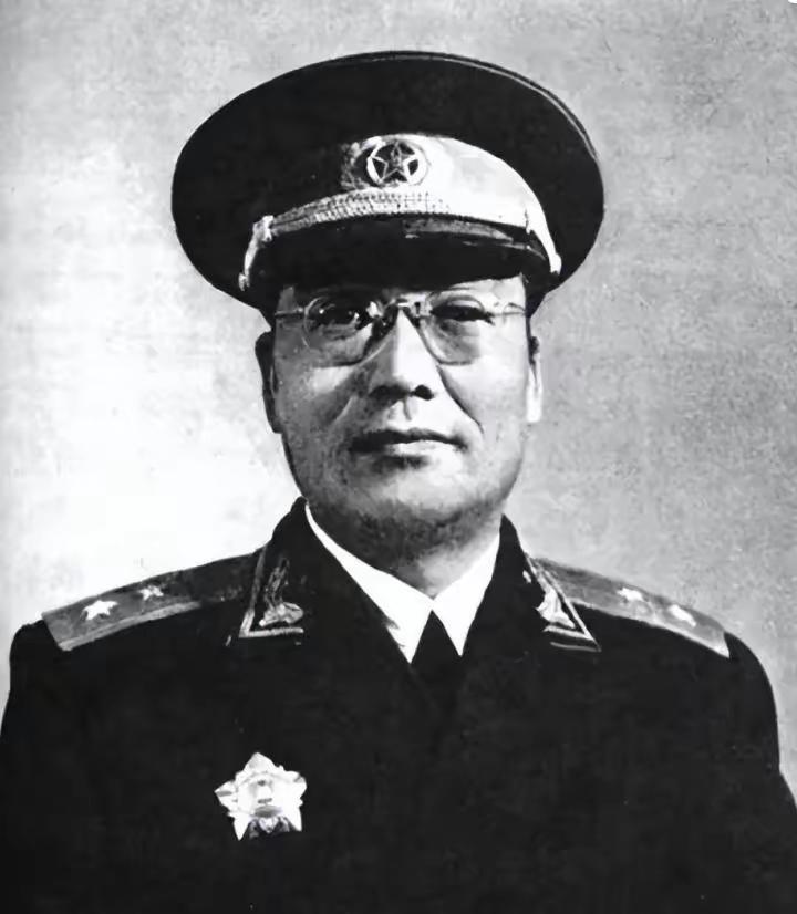 1973年，被特赦后的李仙洲被周恩来亲自接见，临别时，周总理问他：“你有什么要求