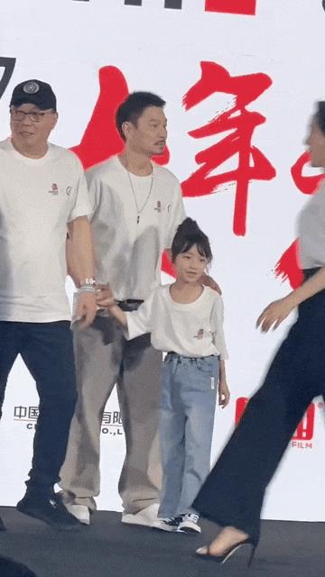 张震还是太年轻，学学刘德华，哪个年龄段的女生，华叔也不敢怠慢！哪怕是剧中的小演员