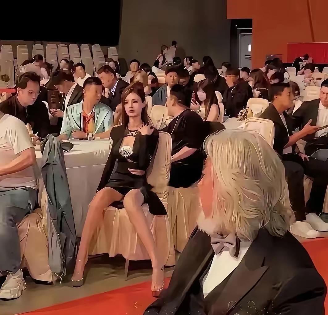 张导演这是又发现一个新人估计这个新人就会火拍个天龙八部或者神雕侠侣什么的给