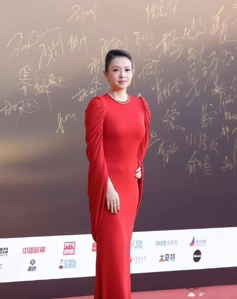 章子怡此次出镜确实是胖了不过她厉害就厉害在胖瘦完全自己说了算，戏一拍完短短两个月