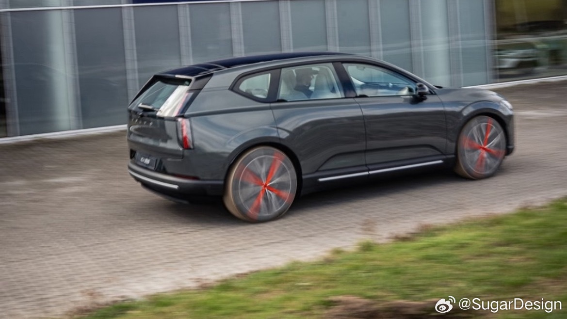 沃尔沃EX60实拍图印象里这应该是第一次实车露出吧小耳朵门把手已经用上了，宝马