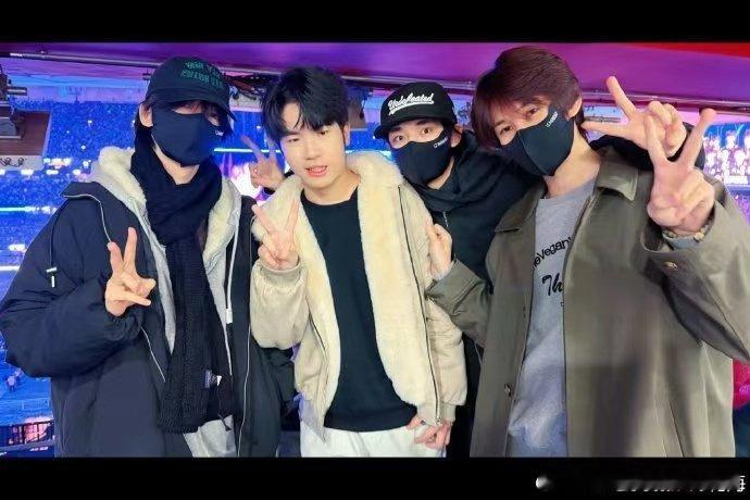 是谁在KPL观众席捕捉到了三位熟悉的面孔？丁程鑫张真源贺峻霖看了KPL总决赛原