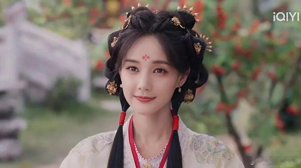 李一桐这演技太尬了。。。怎么像个AI一样眼神空洞