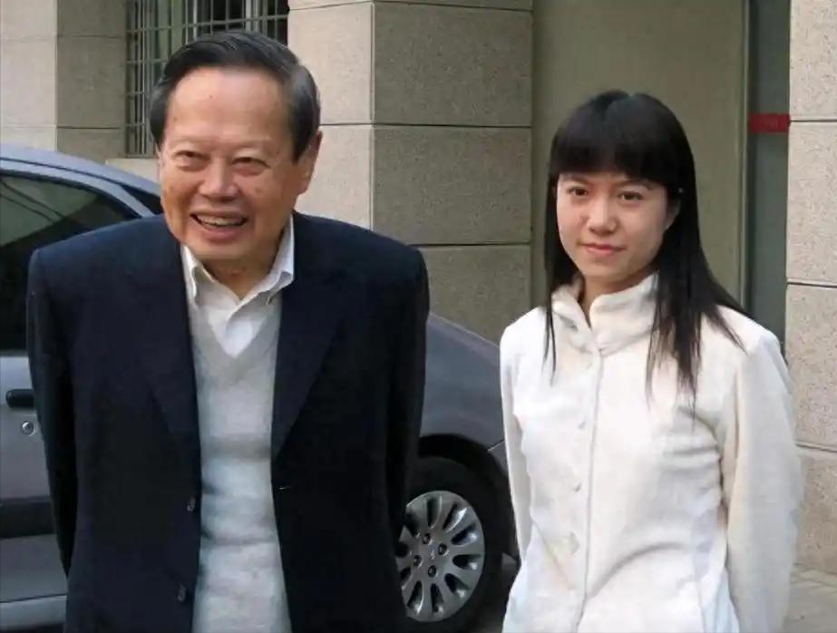 翁帆第一段婚姻失败是个引子，是前夫让她明白，嫁给什么样的人，她才会幸福！ 翁
