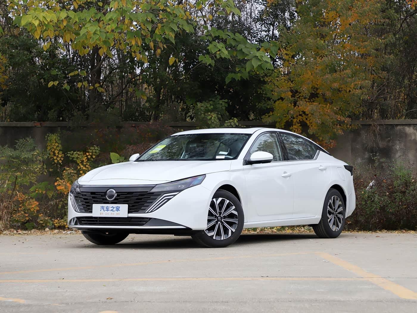 新车日产真的越来越开窍了，现在给天籁全系，注意是全系上了鸿蒙的屏幕，没有人讨厌