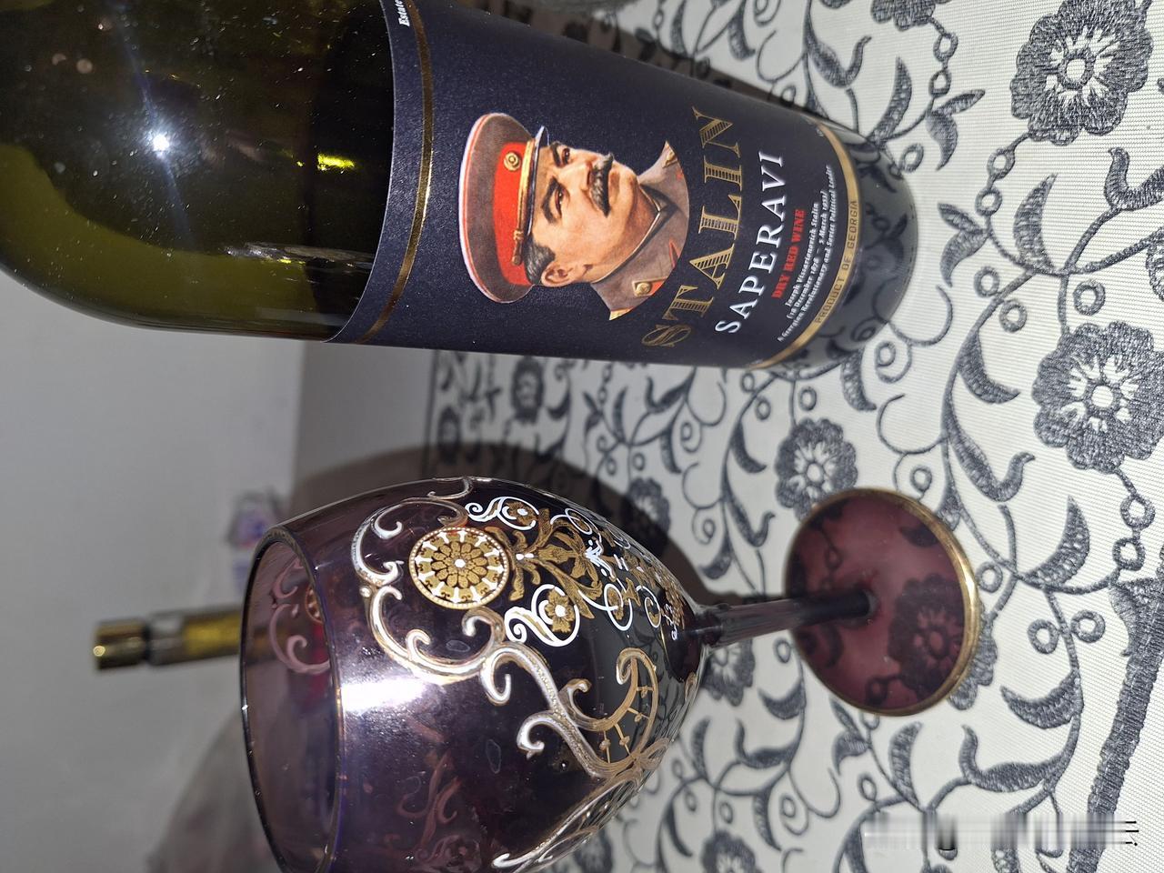 狗长犄角——正洋事儿格鲁吉亚的斯大林红酒，配上羊杂汤