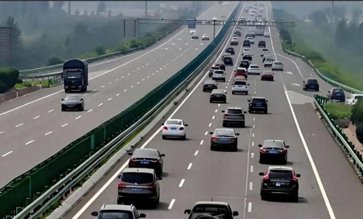 昨晚，一个交警朋友告诉我的消息，要动真格了，4月1日高速新规全面执行，