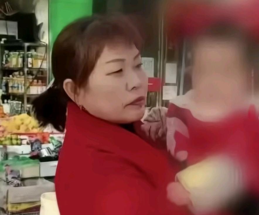 月嫂给入狱雇主无偿带娃，而且一带就是五年，这真是人间大爱啊！这个月嫂，带这个小