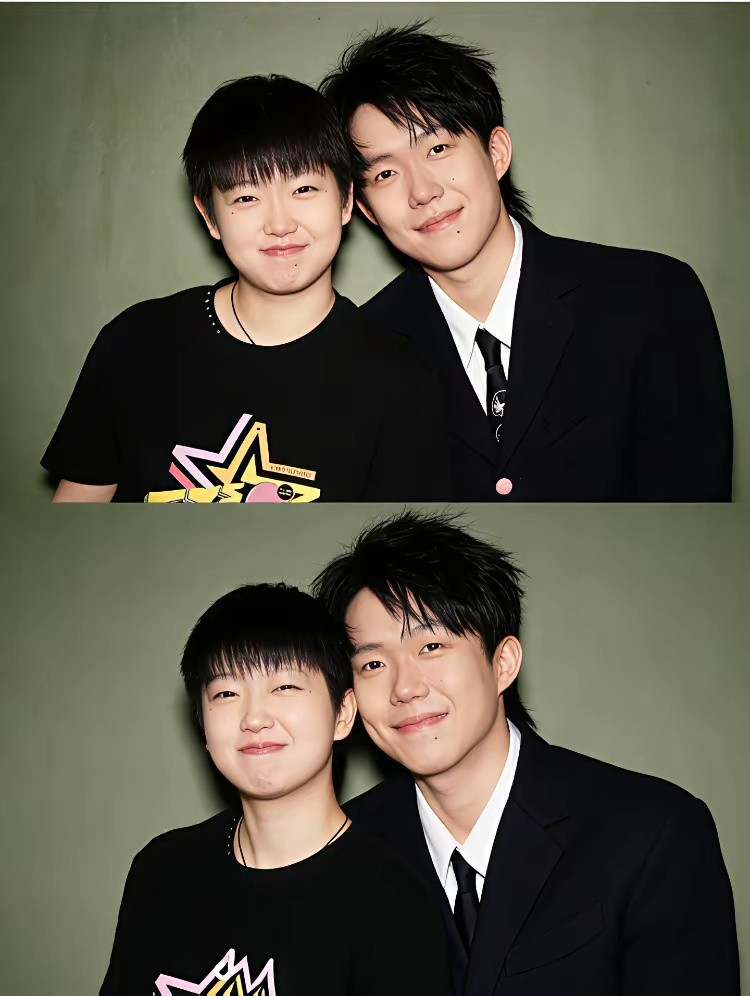 哦天啊，这太甜了吧！这绝对是ai图！我从来没见过莎莎这样笑！我们的莎莎从来都是张