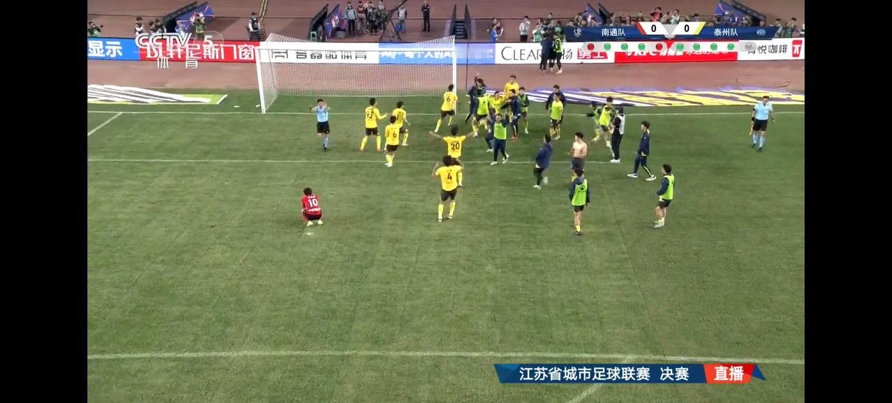 苏超决赛再次以点球大战决出最后冠军！苏超的比赛氛围、球迷水平和转播水平绝对是世界