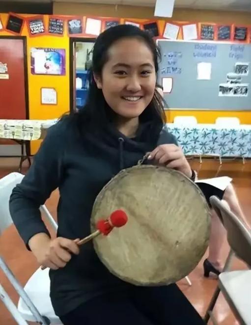 当年轰动全网的美国留学生霸凌案主犯翟云瑶，已经悄悄回国，还在北京三里屯的咖啡馆拍
