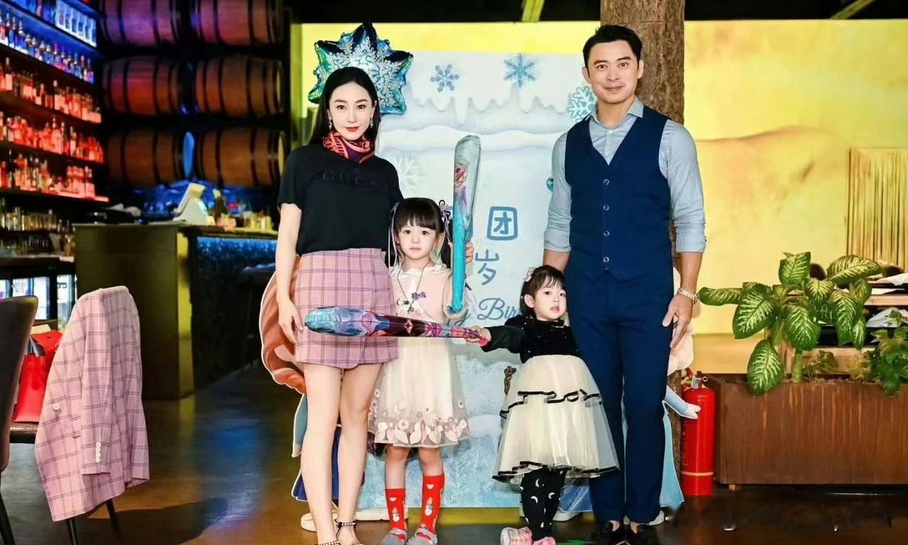 樊少皇女儿这颜值也太能打了吧！一整个被萌到！小宝贝天生自带混血感，大眼睛扑闪扑