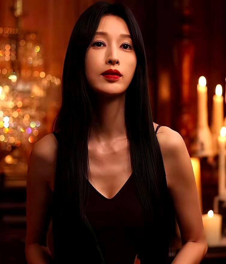 现在宣传抑郁症，有一条隐形红线。就是不许提“想死”。好像这两个字一说，整个房