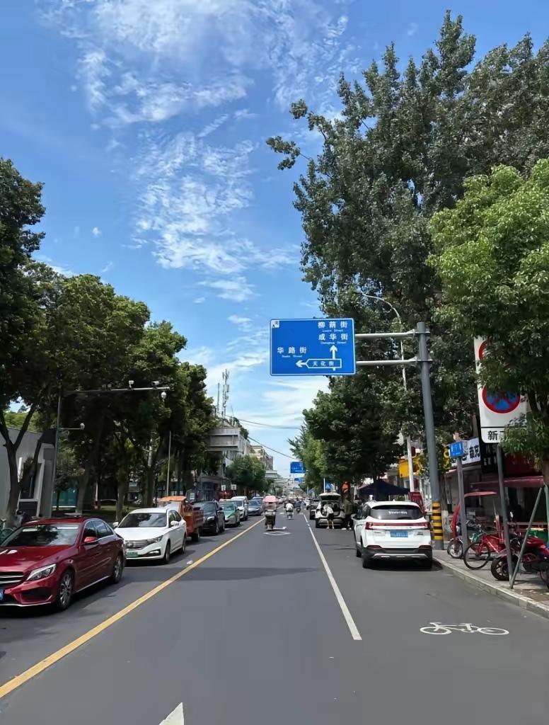 真心提醒所有人，随身包里常备藿香正气液，接下来这段高温天真的离不了。眼下盛夏高温