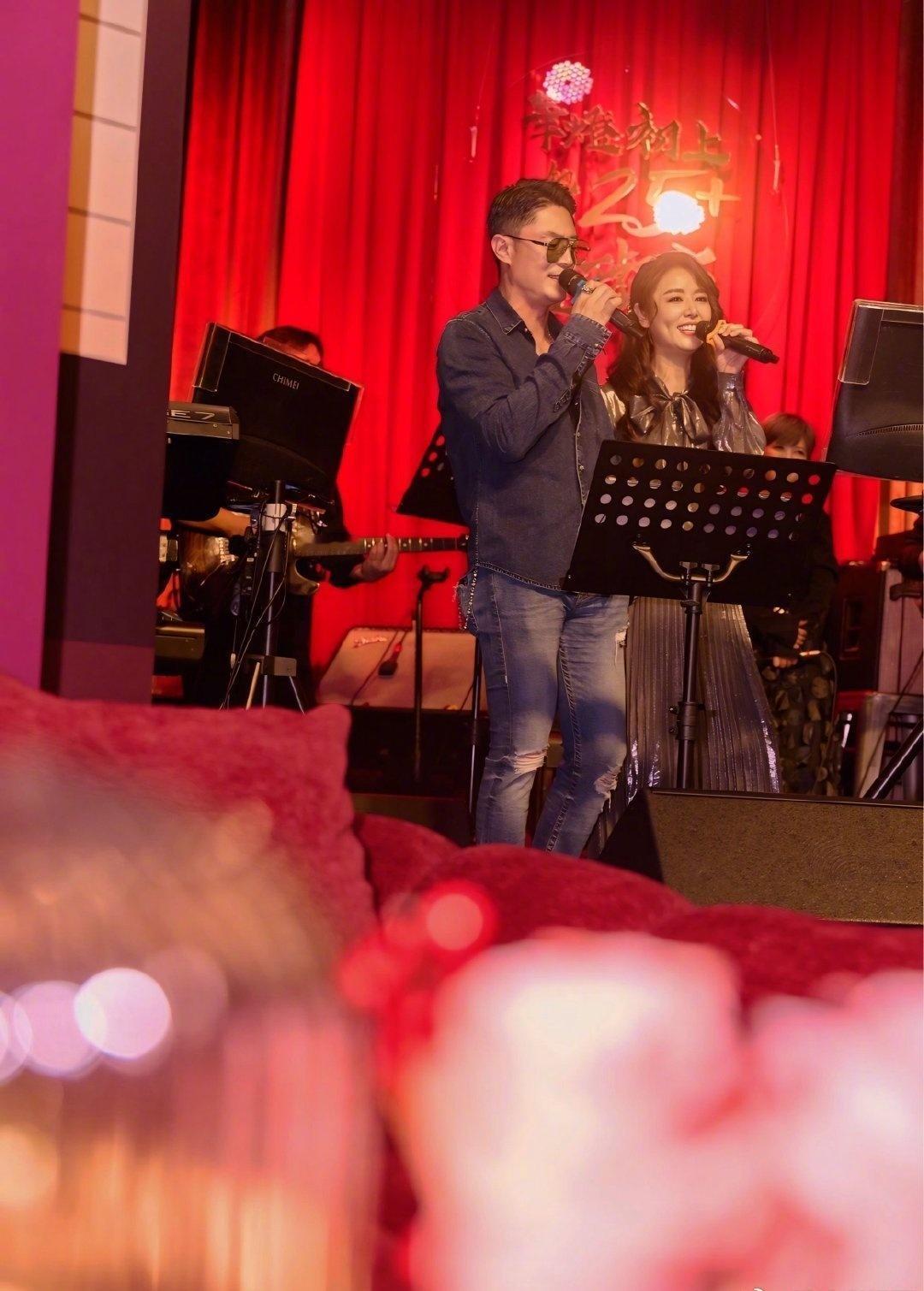 主持人：一开始完全没想过会和霍建华走到一起吗？林心如：真的没想过，我们做了十年