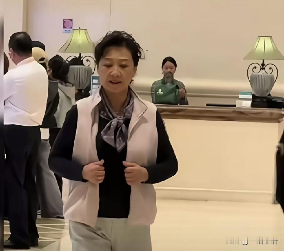 女演员里，我最佩服的就是王馥荔，你看人家今年76岁了，看着一点儿都不像70多岁的