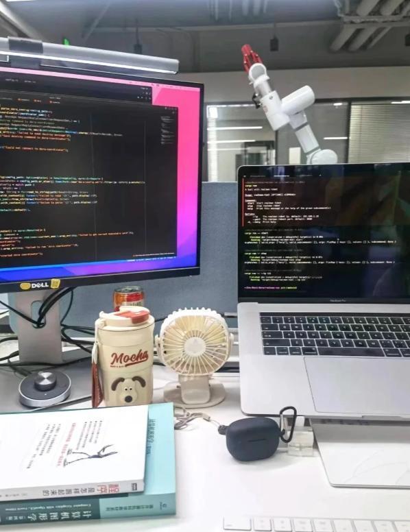 前几年谁要说计算机不好，准被喷成筛子。“宇宙机”嘛，年薪几十万起步，大厂抢着要，