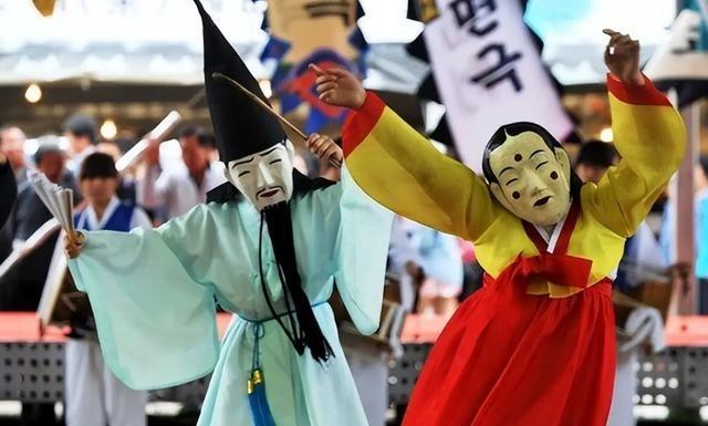 美国议员、有反华劳模之称的克里斯·史密斯曾对媒体说：“历史上日本与中国斗，从不吃