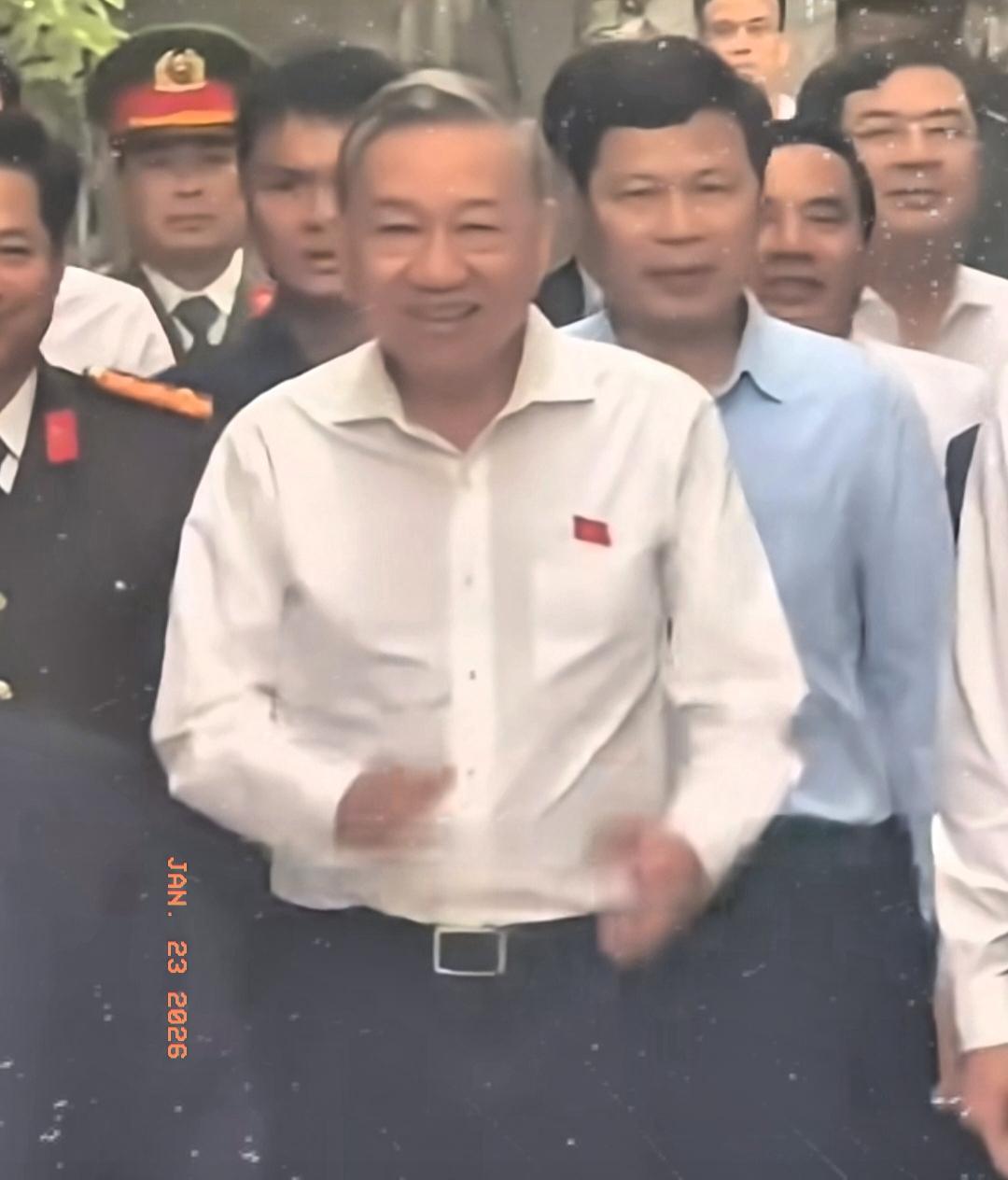 有些人的命运，看着像是顺理成章，其实全靠硬闯。苏林，就是这么一个角色。越南权力场