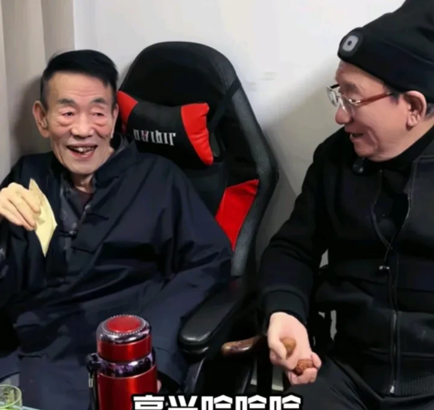 杨少华的葬礼谁会来？侯耀华会不会来？可能性不大。郭德纲会不会来？不可能。老
