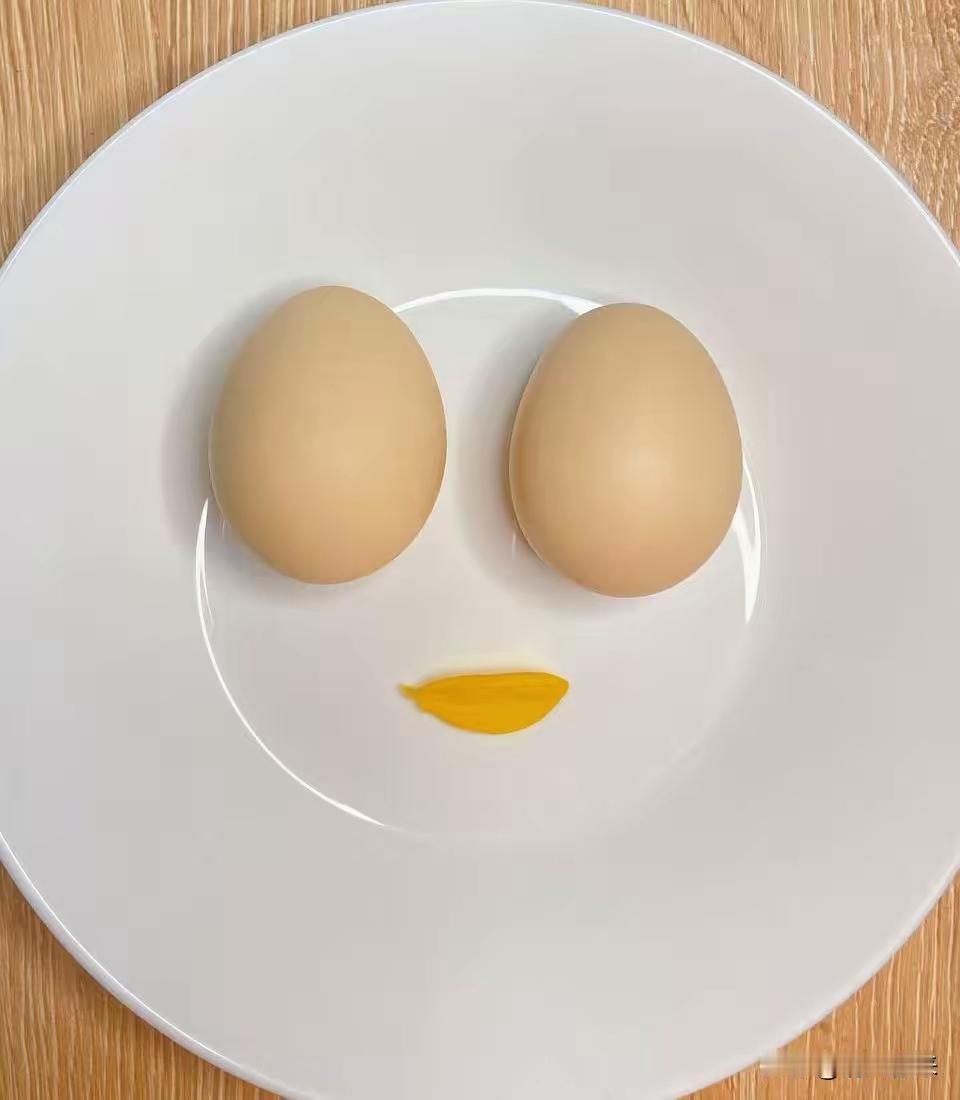 鸡蛋每天是吃一个还是两个好？自从我退休后开始减重时我每天早上雷打不动吃两个水
