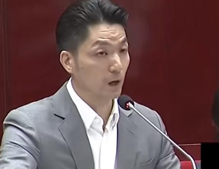 对于，台北市长蒋万安等蓝营县市长要号召25日民众上凯道，民进党台北市议员简舒培表