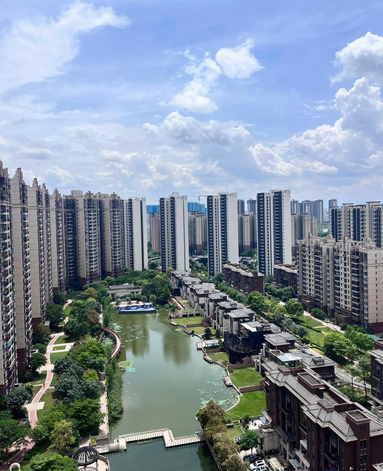 会议结束房地产走势定了!就在昨天,十五五规划定调难得的提到了房地产。未