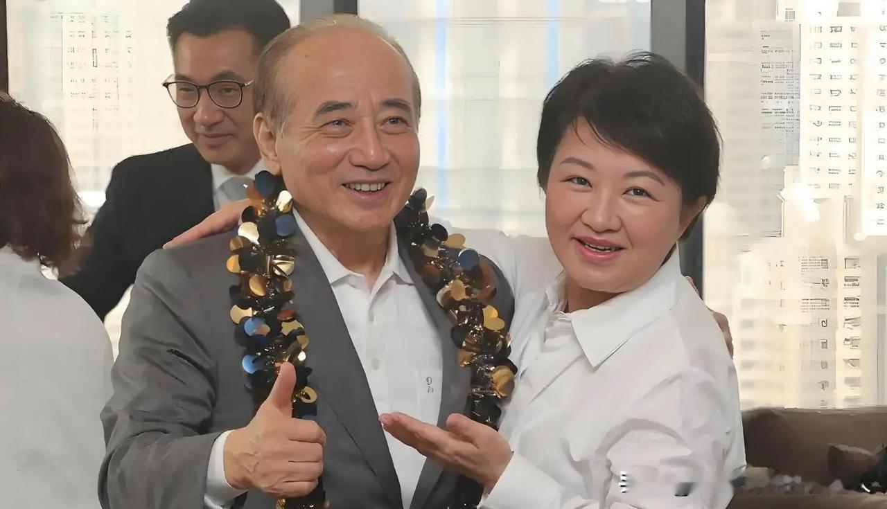 卢秀燕直接把台中提名的引信扔回了国民党总部！很多人以为，她只是性格软弱不敢得罪地