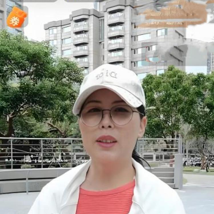 年薪30万的保姆小杨阿姨，凭什么能在汪家干15年？汪小菲一个电话，正在休假