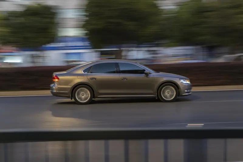 115码狂飙490公里！刹车失灵的生死时速，退车退款为何引全网争议？家人们