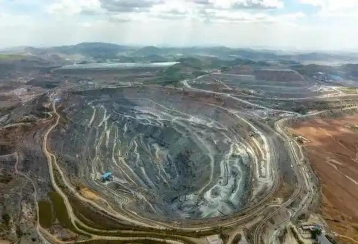 东方大国没有免费的午餐！蒙古那个超级大铜矿，离中国边境才80公里，结果没抱上中国