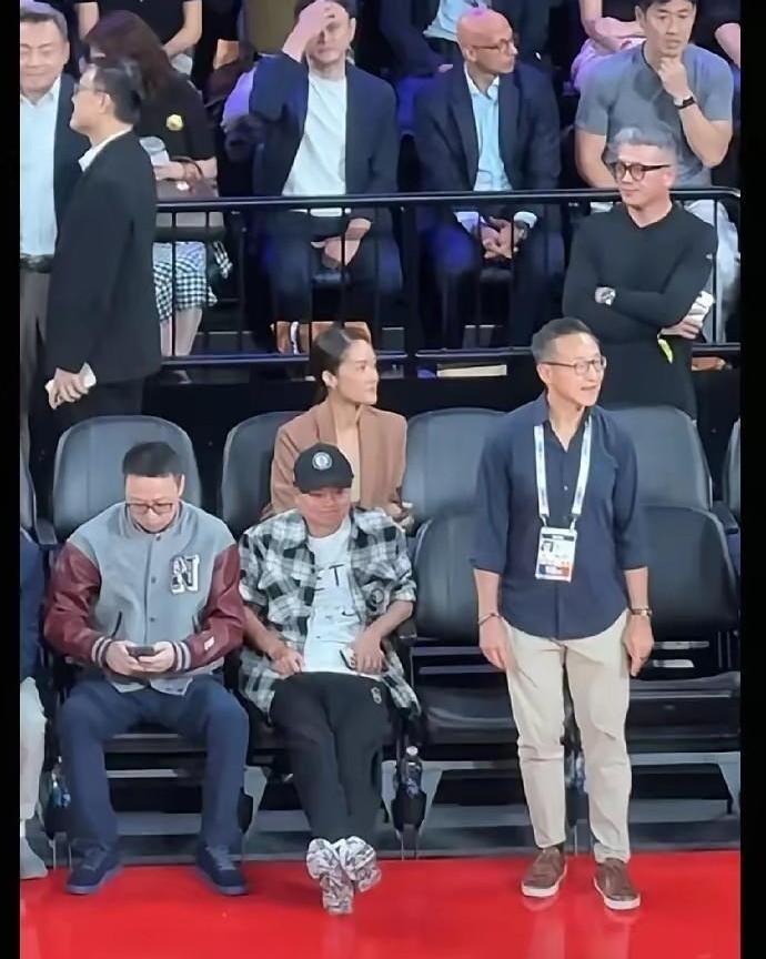 阿里巴巴那股熟悉的精气神，回来了。整个集团的氛围，一下子就从沉闷变得锋利起来。