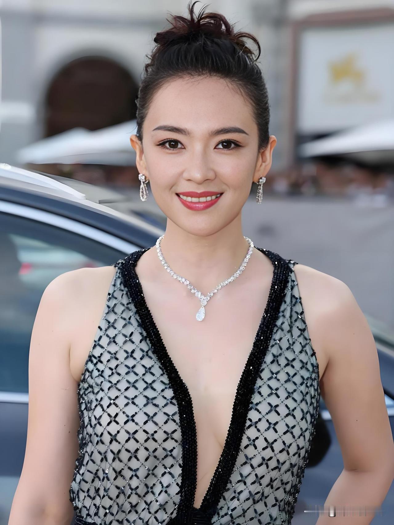 章子怡230万变3个亿！仅用了短短4年这波“闷声发大财”，真把内娱的天花板捅