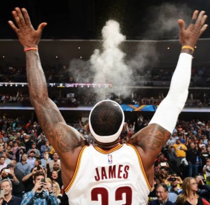 骑士队愿意在今年夏天签下勒布朗·詹姆斯，以结束他的职业生涯。到目前为止，关于即