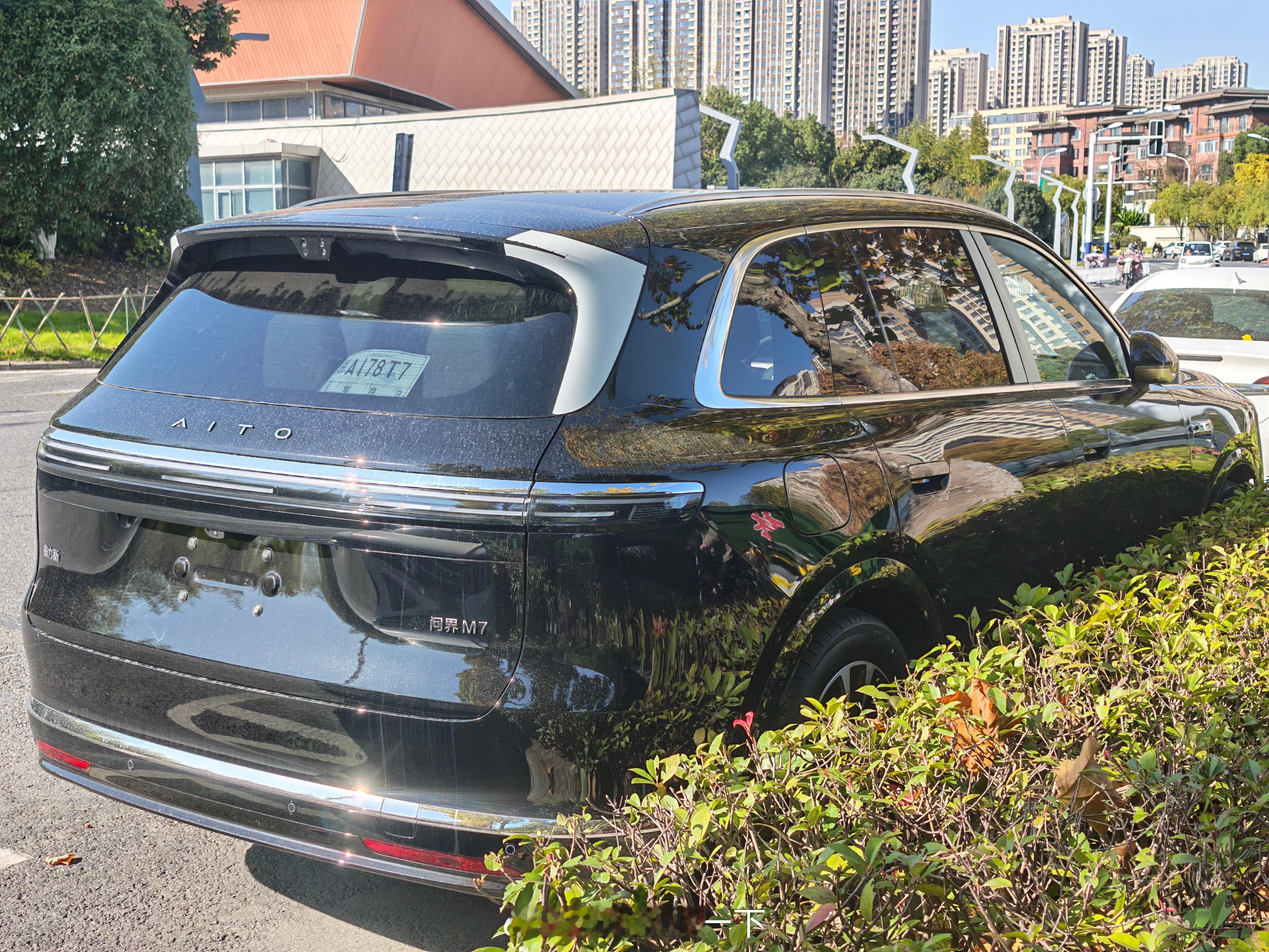 上周末以来，全新问界M7在合肥的路上越来越多了，因为我天天上下班经过各种高峰路段