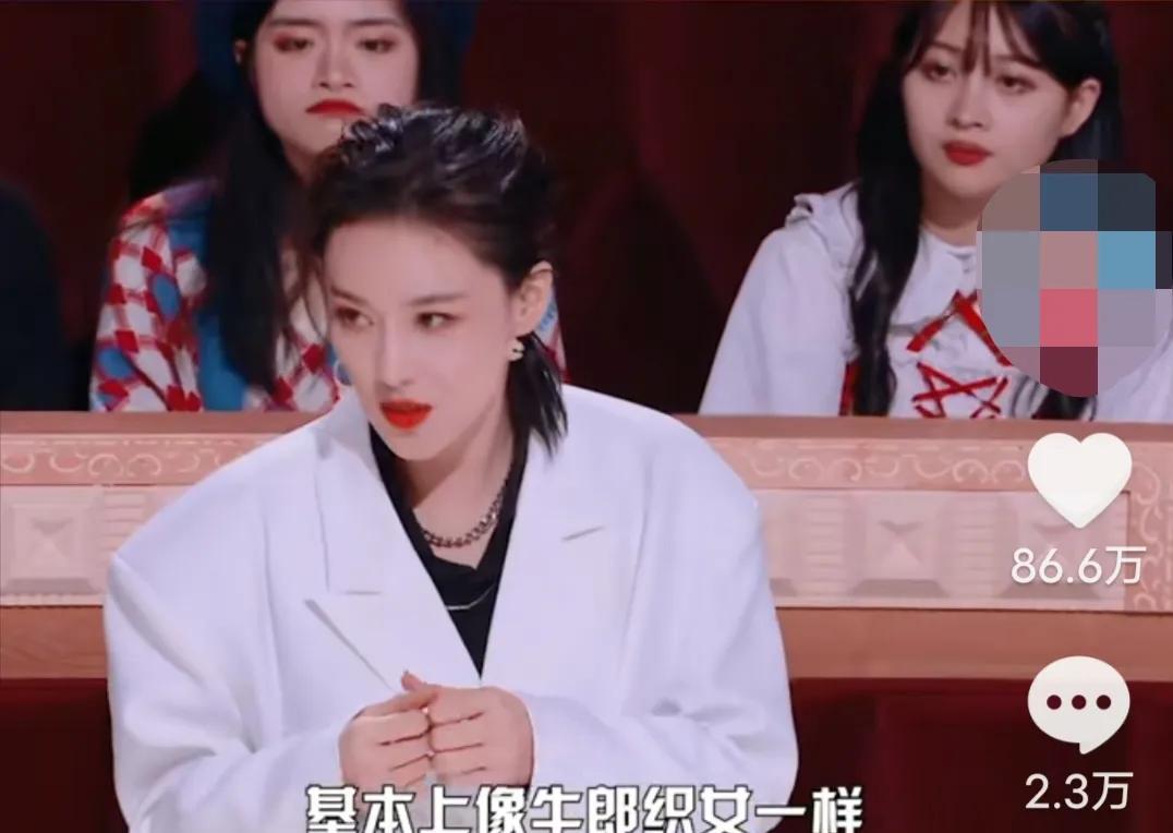 张馨予曾说：“我跟老公因为职业，像牛郎织女。我俩约定一起跨年，但我熬夜拍戏要补觉